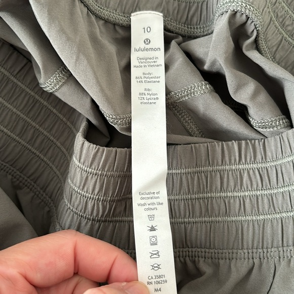 Lululemon Wanderer Cropped Jogger - Picture 4 of 4